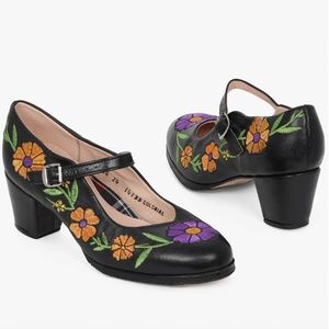 226 Women's Folklorico Flamenco Dance Shoes with Nails, Embroidered, 2" Heel